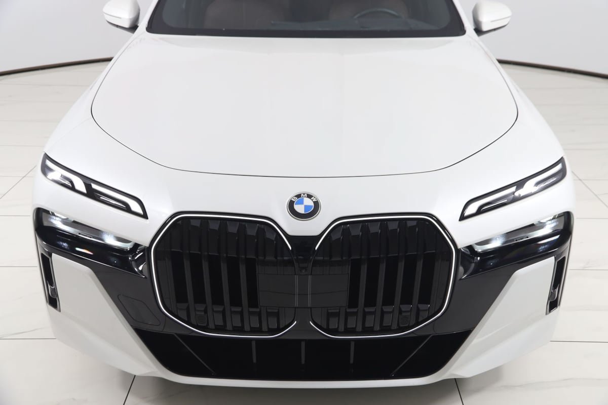Used 2025 BMW 760i xDrive AWD/4WD image 82