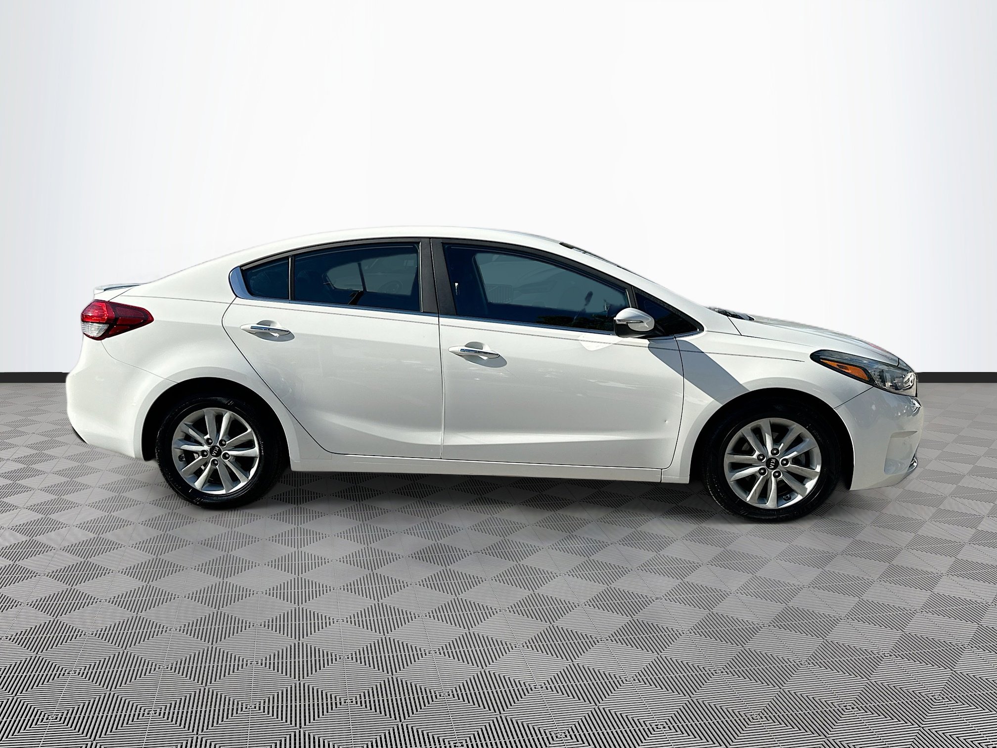 Used 2017 Kia Forte S w/ S Technology Package image 8