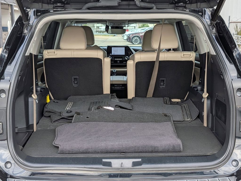 Used 2023 Toyota Highlander XLE image 30