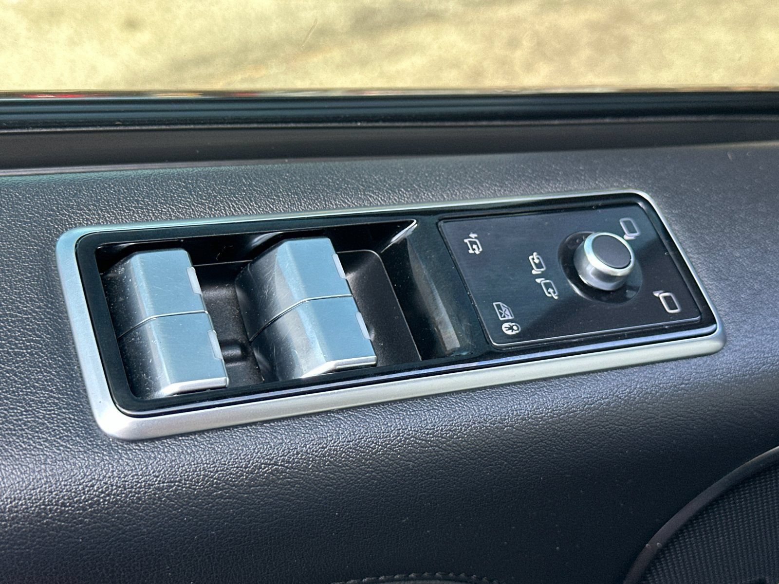 Used 2019 Land Rover Range Rover HSE AWD/4WD image 12