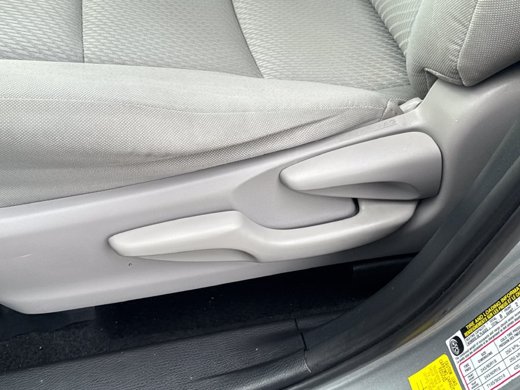 Used 2019 Toyota Highlander LE AWD/4WD image 50