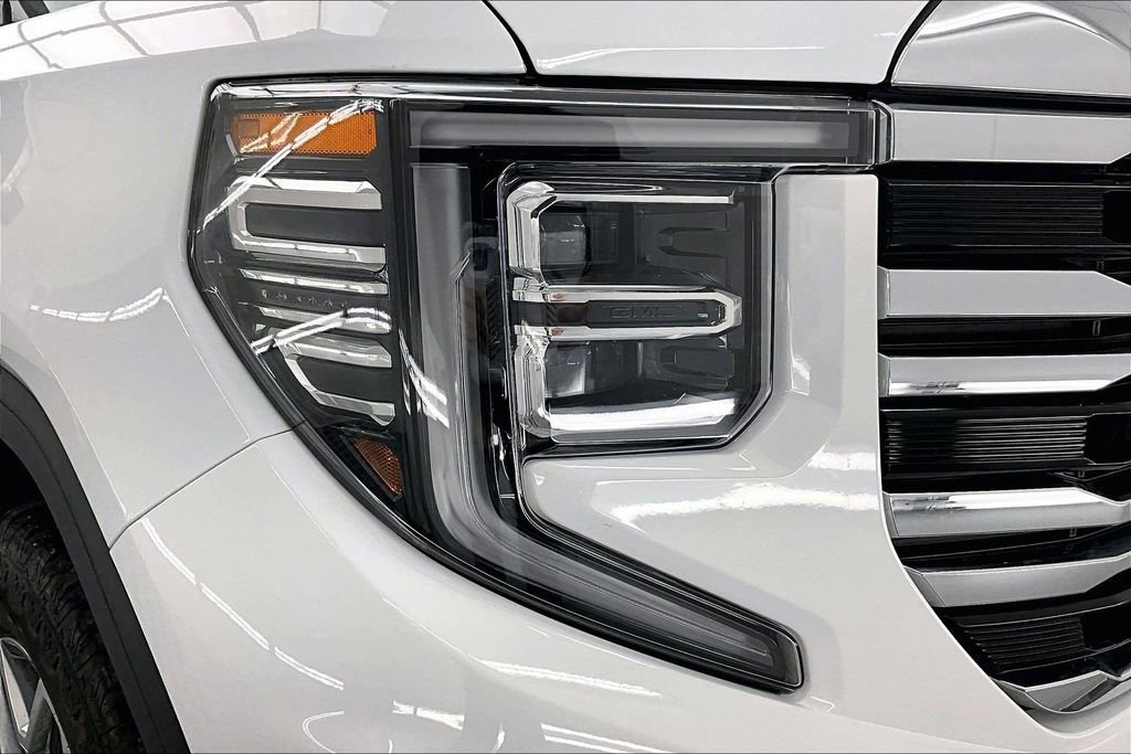 Used 2024 GMC Sierra 1500 SLT w/ SLT Premium Package AWD/4WD image 30