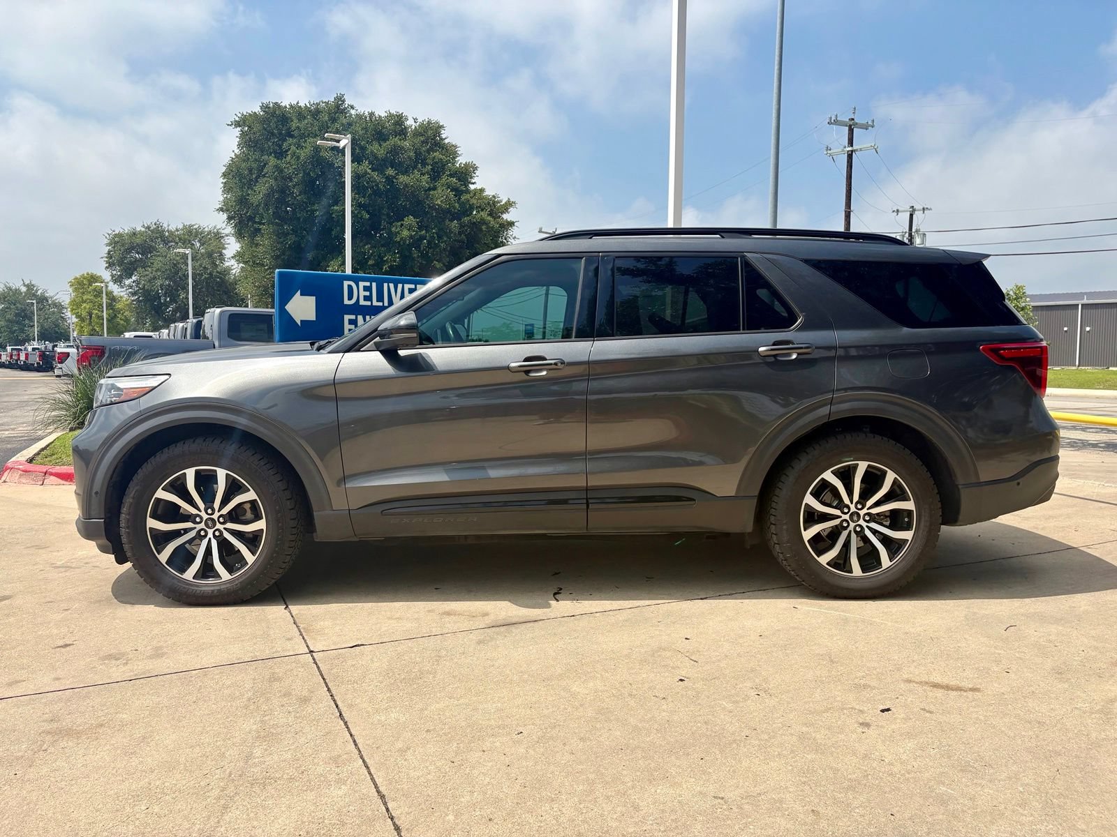 Used 2020 Ford Explorer ST w/ Premium Technology Package AWD/4WD image 6