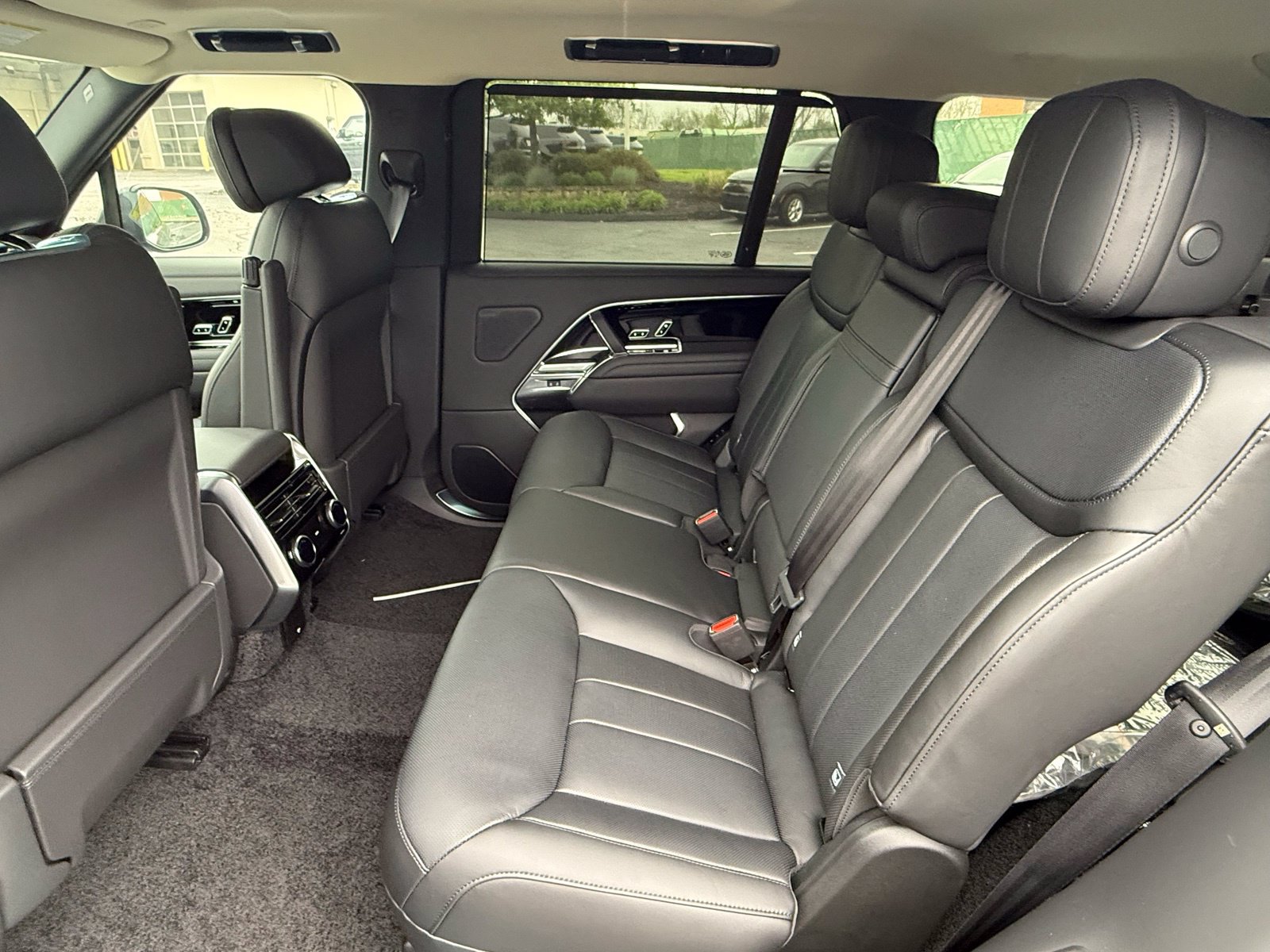 New 2026 Land Rover Range Rover Long Wheelbase SE AWD/4WD image 16