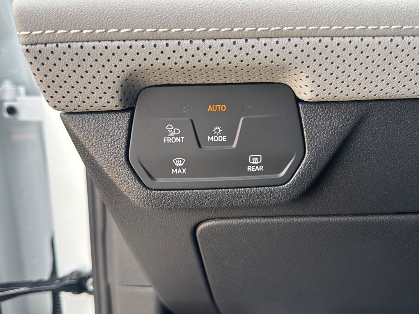 New 2026 Volkswagen Atlas Cross Sport SEL R-Line image 17