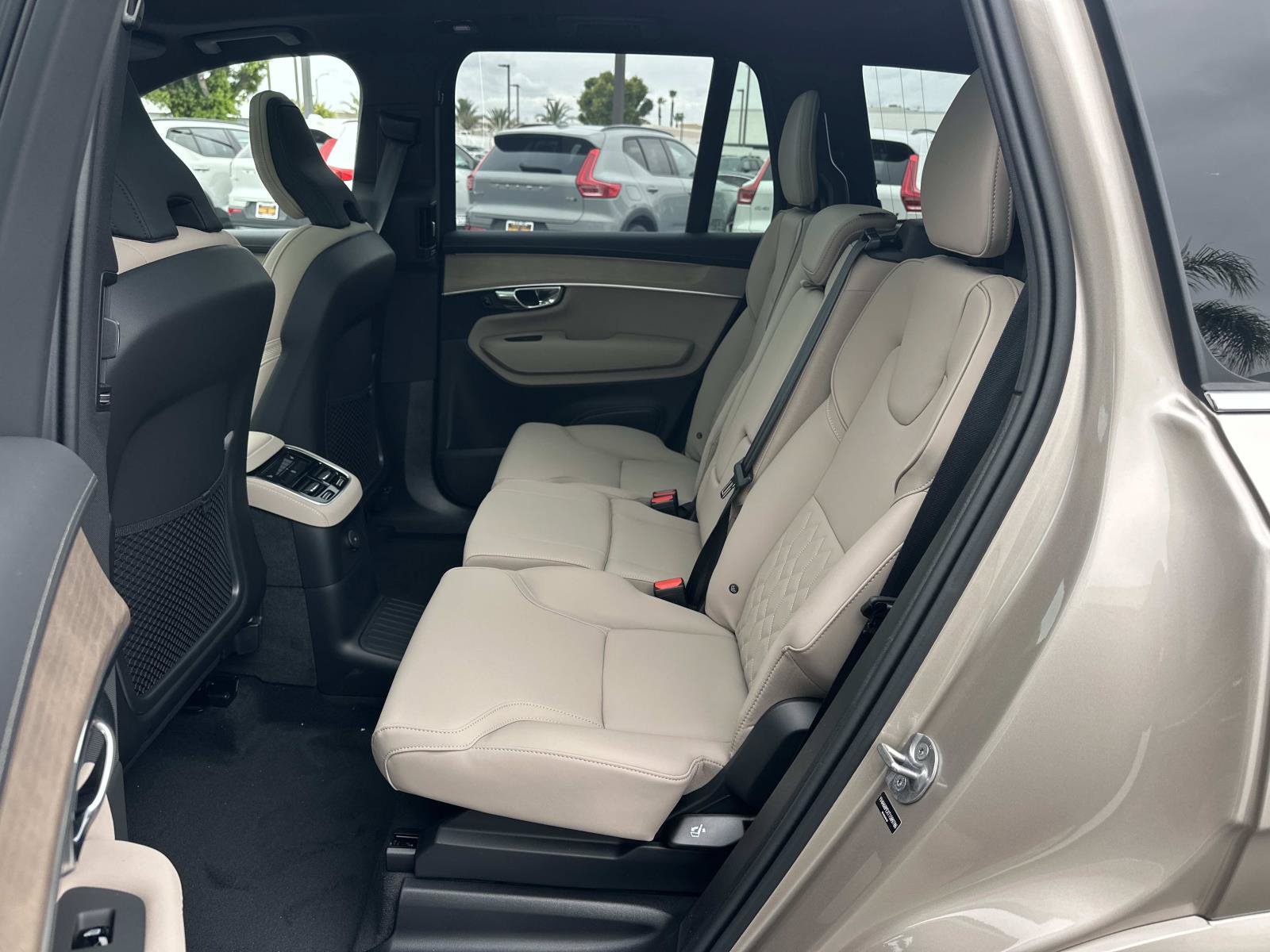 New 2026 Volvo XC90 T8 Plus w/ Protection Package Premier AWD/4WD image 17