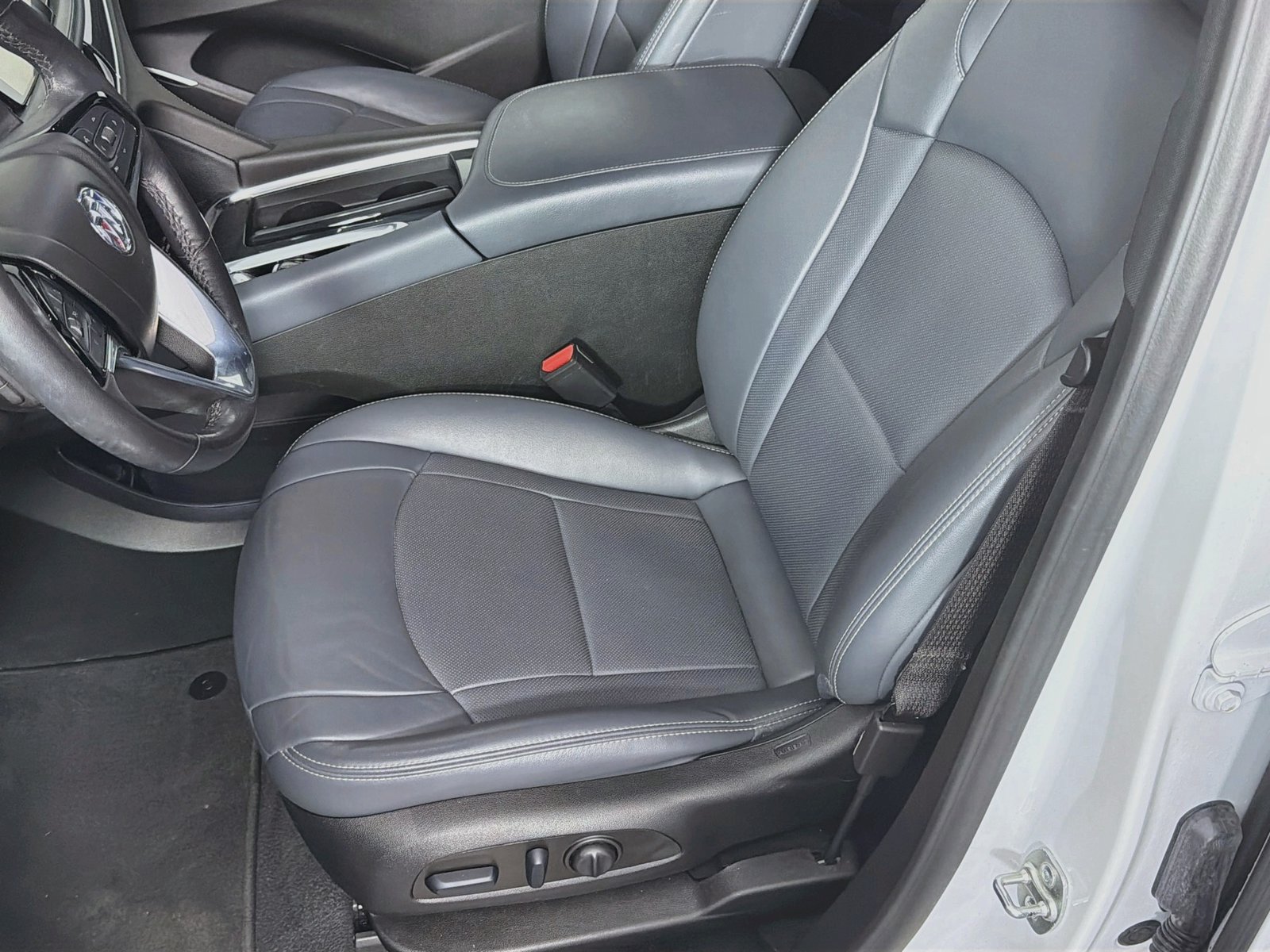 Used 2024 Buick Enclave Essence FWD image 18