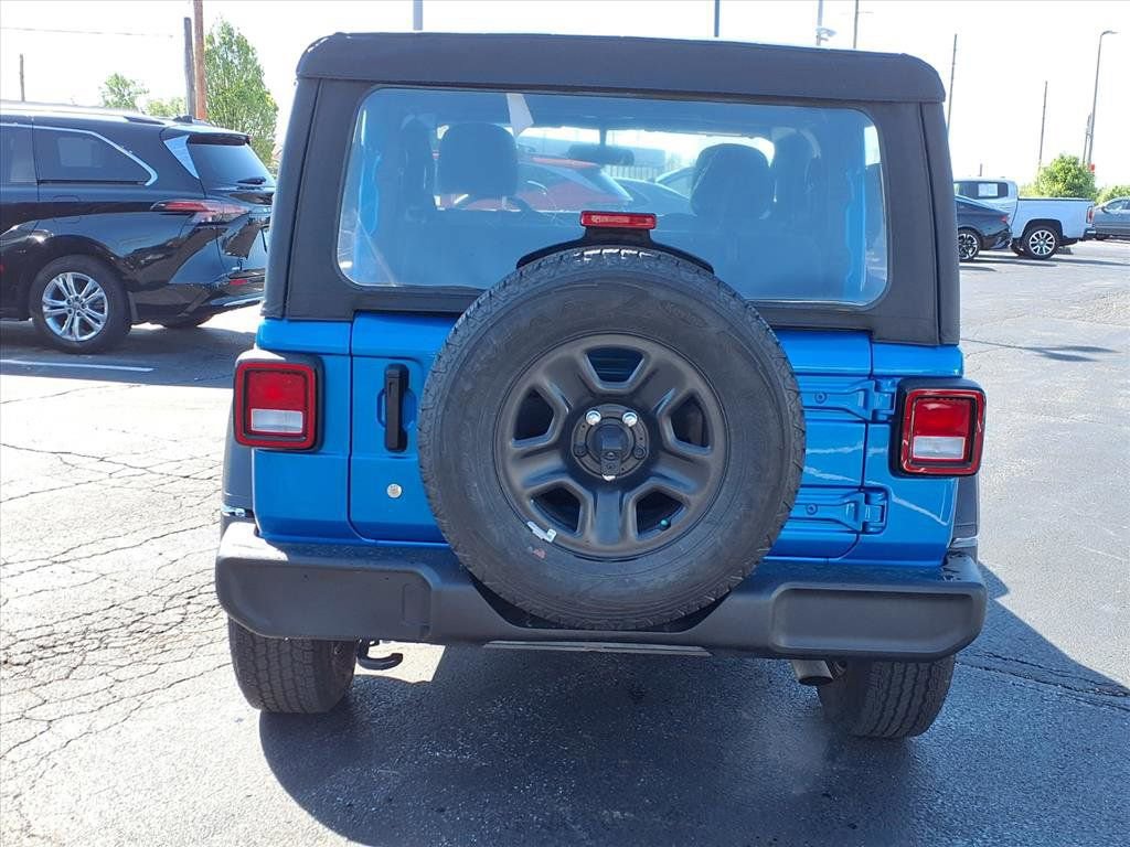 Used 2022 Jeep Wrangler Sport AWD/4WD image 18