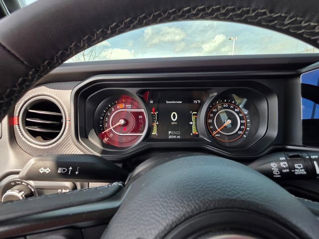 Used 2025 Jeep Wrangler Unlimited Rubicon AWD/4WD image 13