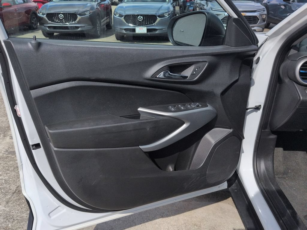 Used 2025 Chevrolet Trax LS FWD image 11