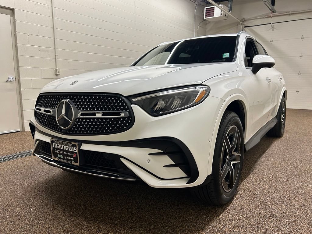 Used 2025 Mercedes-Benz GLC 350e 4MATIC image 5