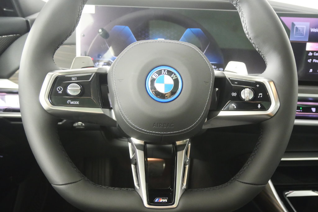 Used 2026 BMW 750e xDrive AWD/4WD image 21