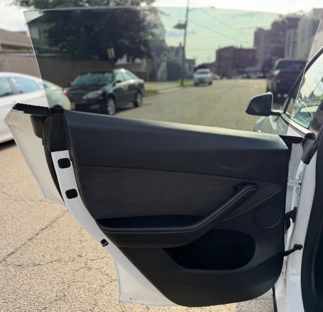 Used 2024 Tesla Model Y Performance AWD/4WD image 17