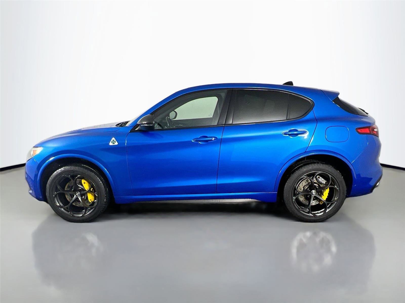 Used 2020 Alfa Romeo Stelvio Quadrifoglio w/ Nero Edizone Quadrifoglio AWD/4WD image 3
