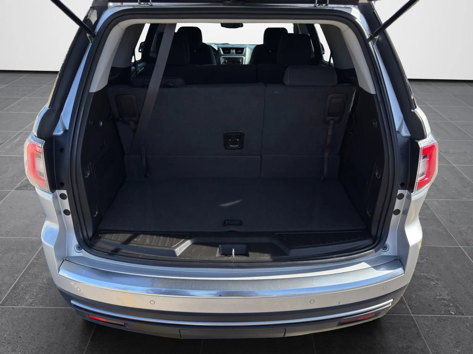 Used 2014 GMC Acadia SLE image 28