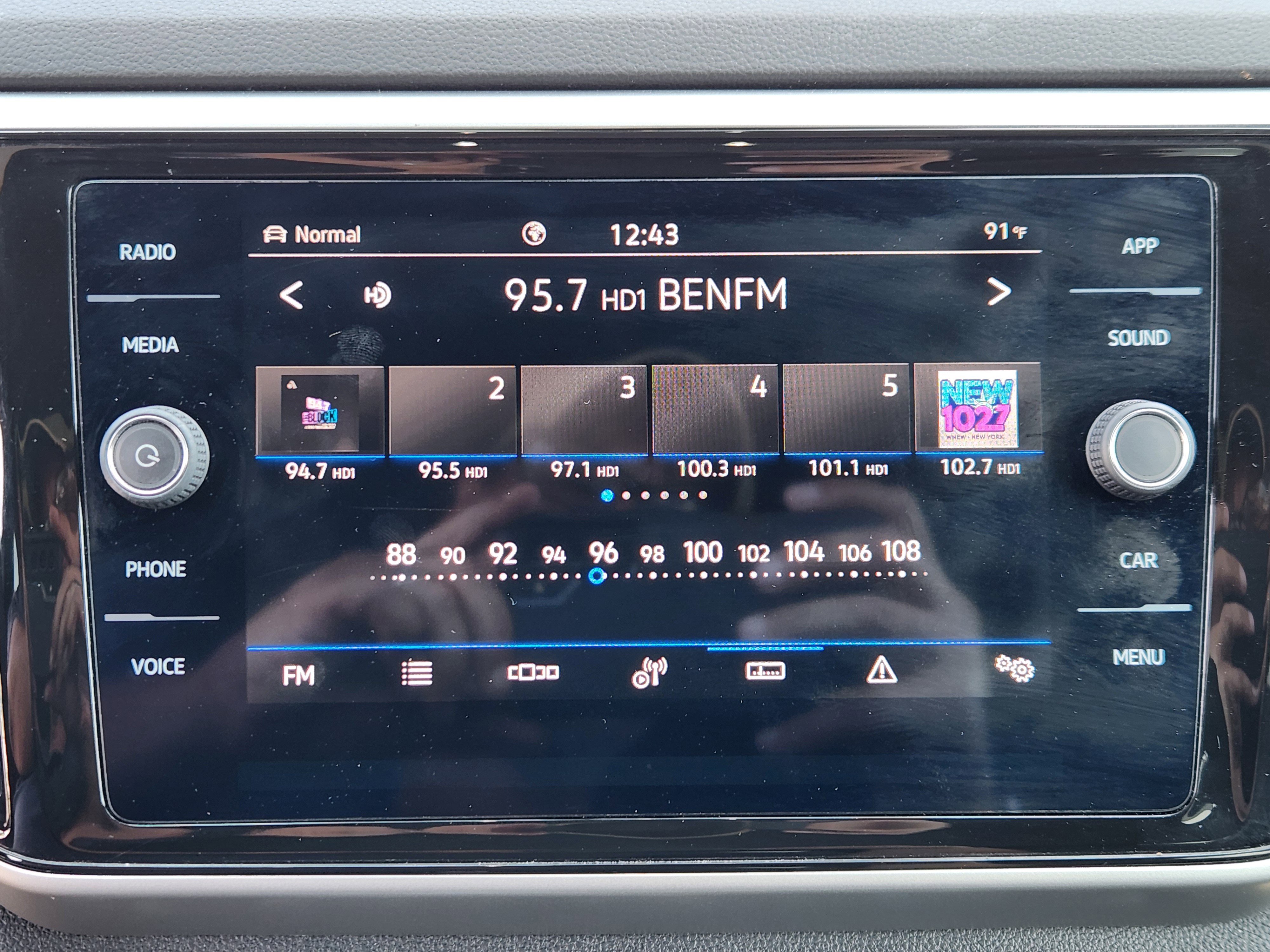 Used 2022 Volkswagen Atlas Cross Sport SE image 11