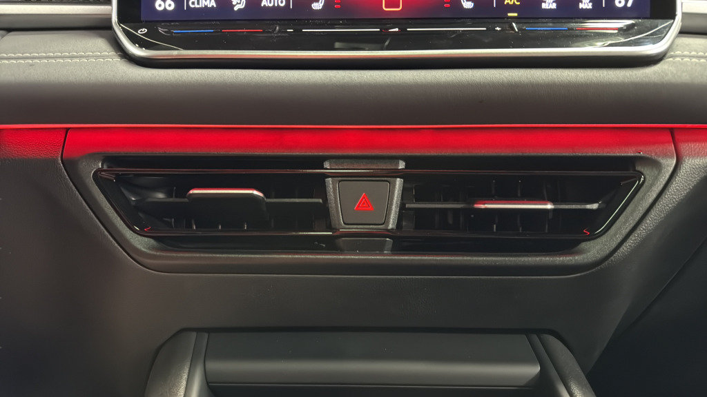 Certified 2025 Volkswagen Tiguan SE R-Line AWD/4WD image 27
