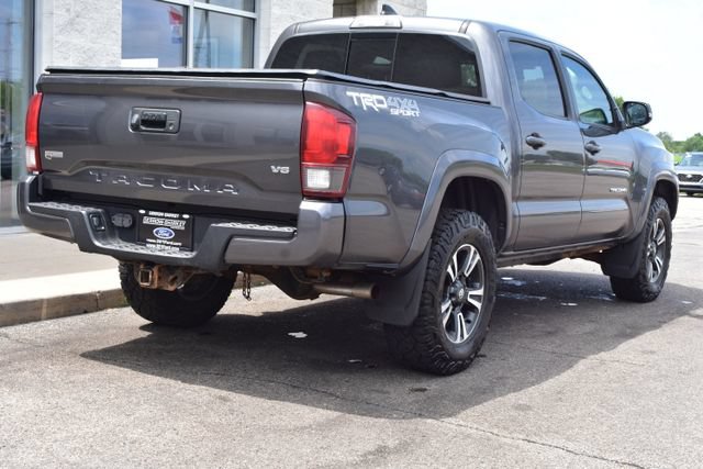 Used 2018 Toyota Tacoma SR5 AWD/4WD image 17