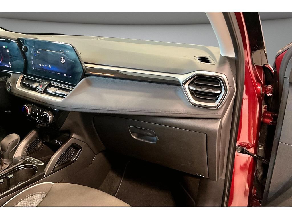 Used 2025 Chevrolet TrailBlazer LT AWD/4WD image 47