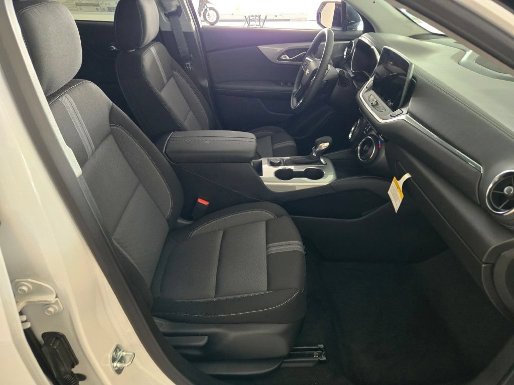 New 2026 Chevrolet Blazer LT w/ Midnight/Sport Edition FWD image 6