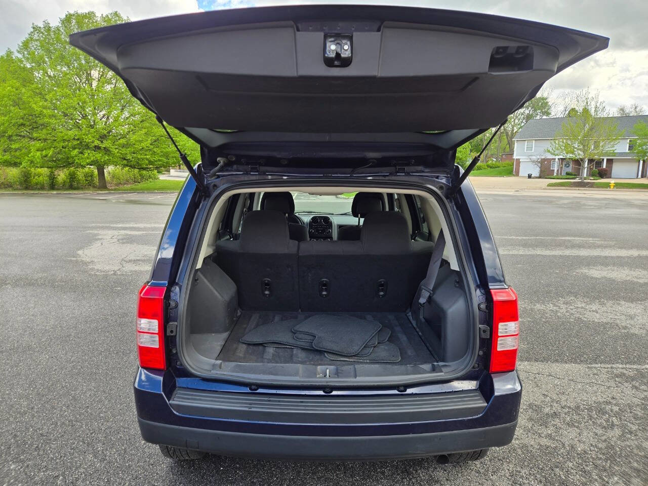 Used 2012 Jeep Patriot Latitude FWD image 36