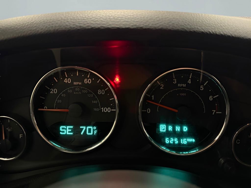 Used 2012 Jeep Wrangler Unlimited Rubicon w/ Dual Top Group AWD/4WD image 18