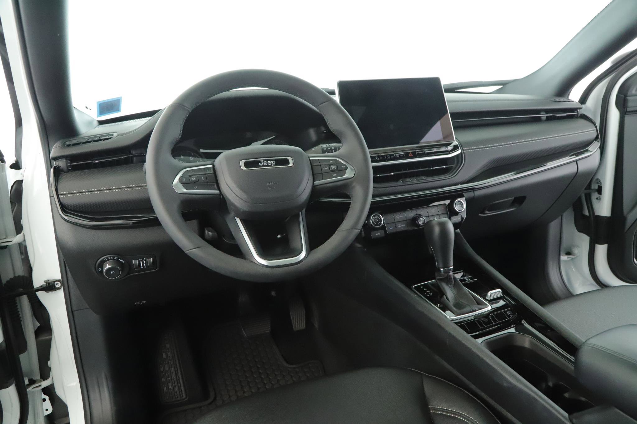 Used 2024 Jeep Compass Latitude w/ Sun and Sound Group image 2