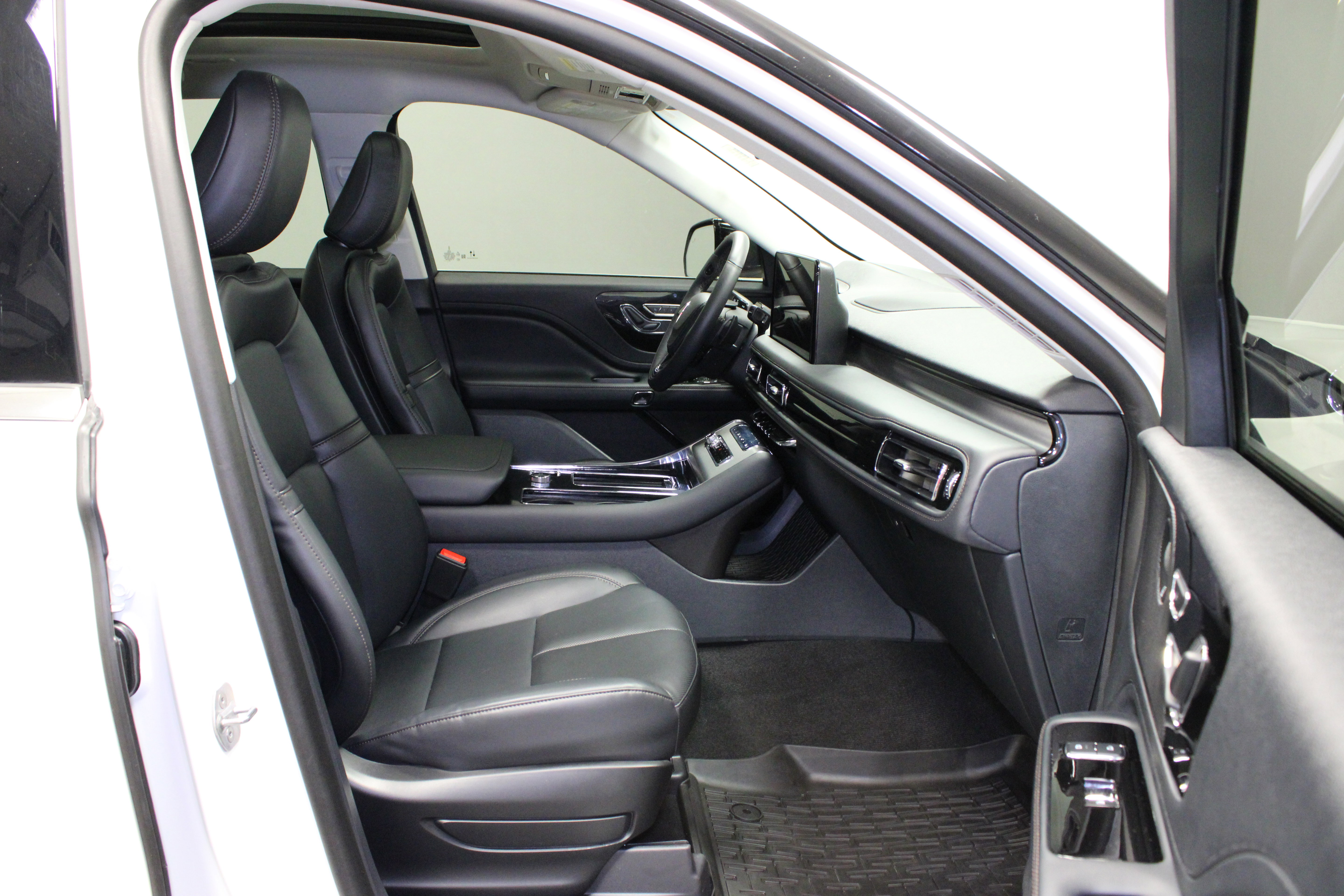 Used 2025 Lincoln Aviator AWD w/ Equipment Group 101A image 15