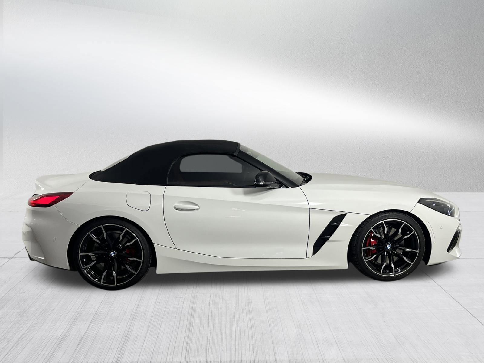 Used 2026 BMW Z4 M40i w/ Premium Package image 8
