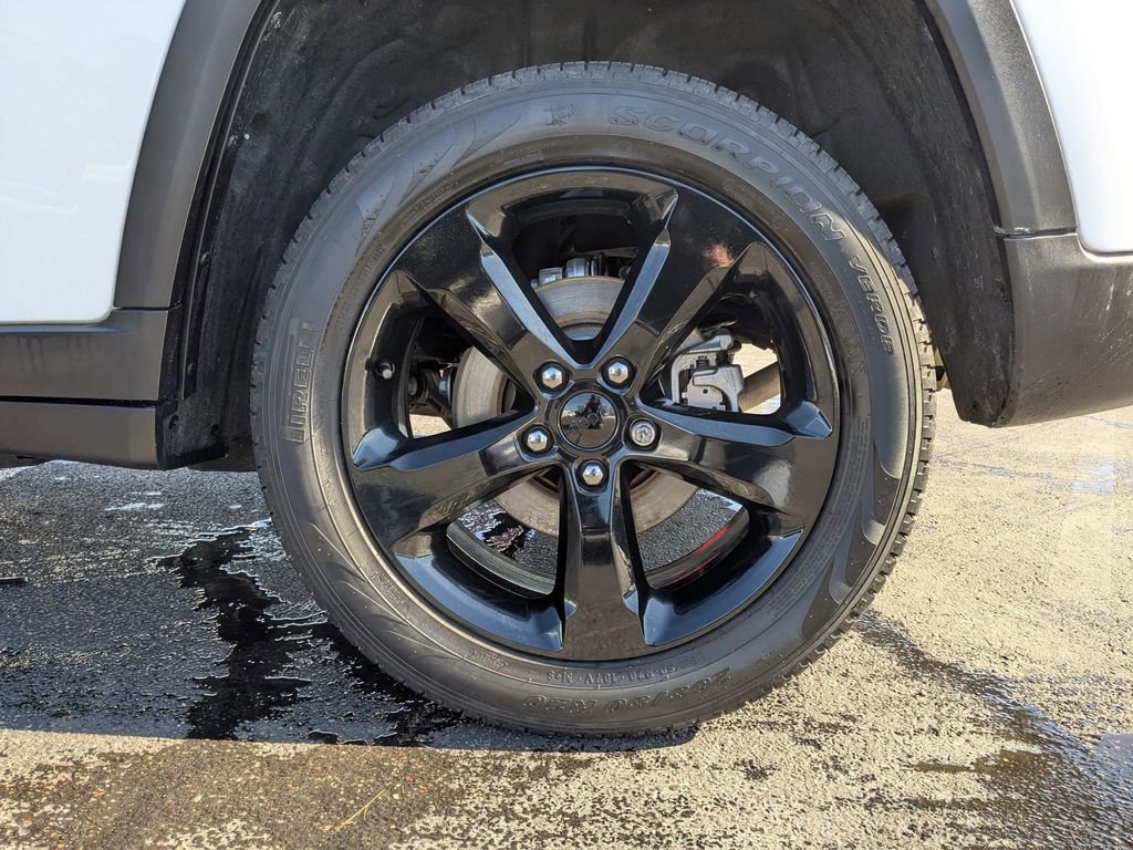 Used 2023 Jeep Grand Cherokee Limited w/ Black Appearance Package image 10