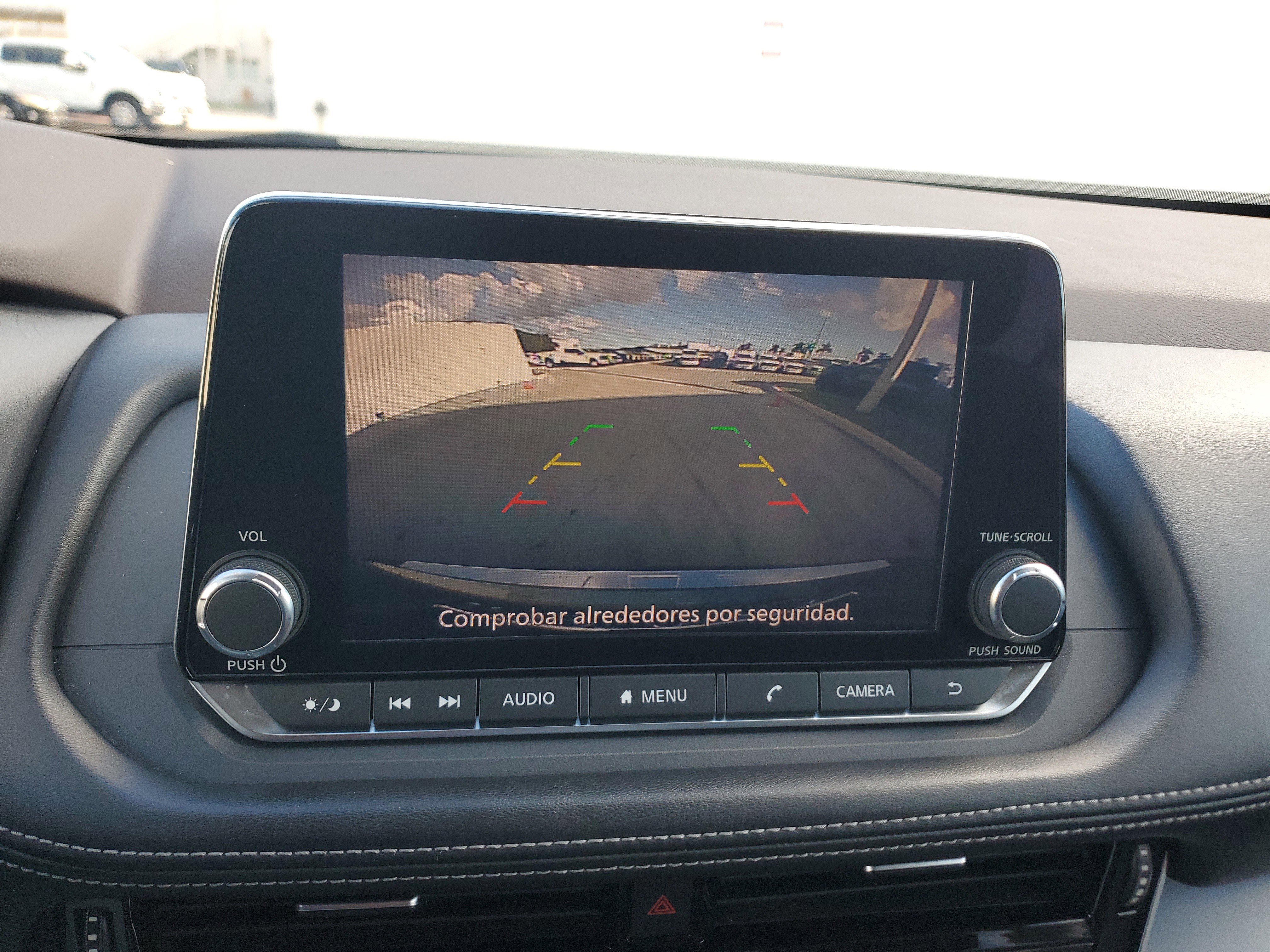 Used 2022 Nissan Rogue SV image 10