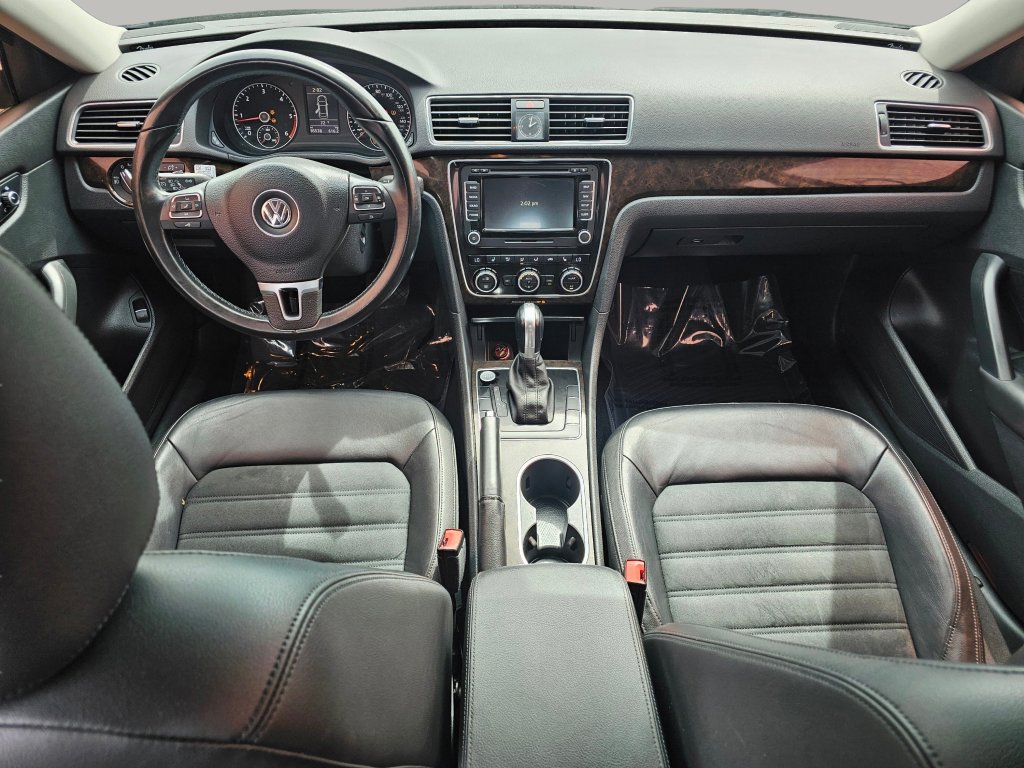 Used 2015 Volkswagen Passat TDI SEL Premium FWD image 2