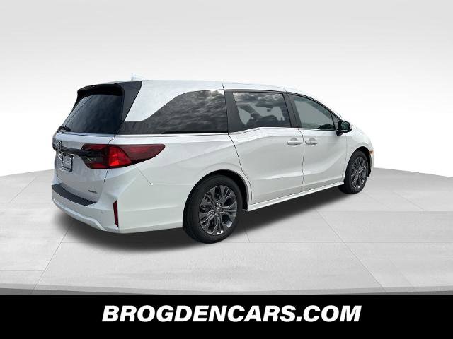 New 2026 Honda Odyssey Touring image 3