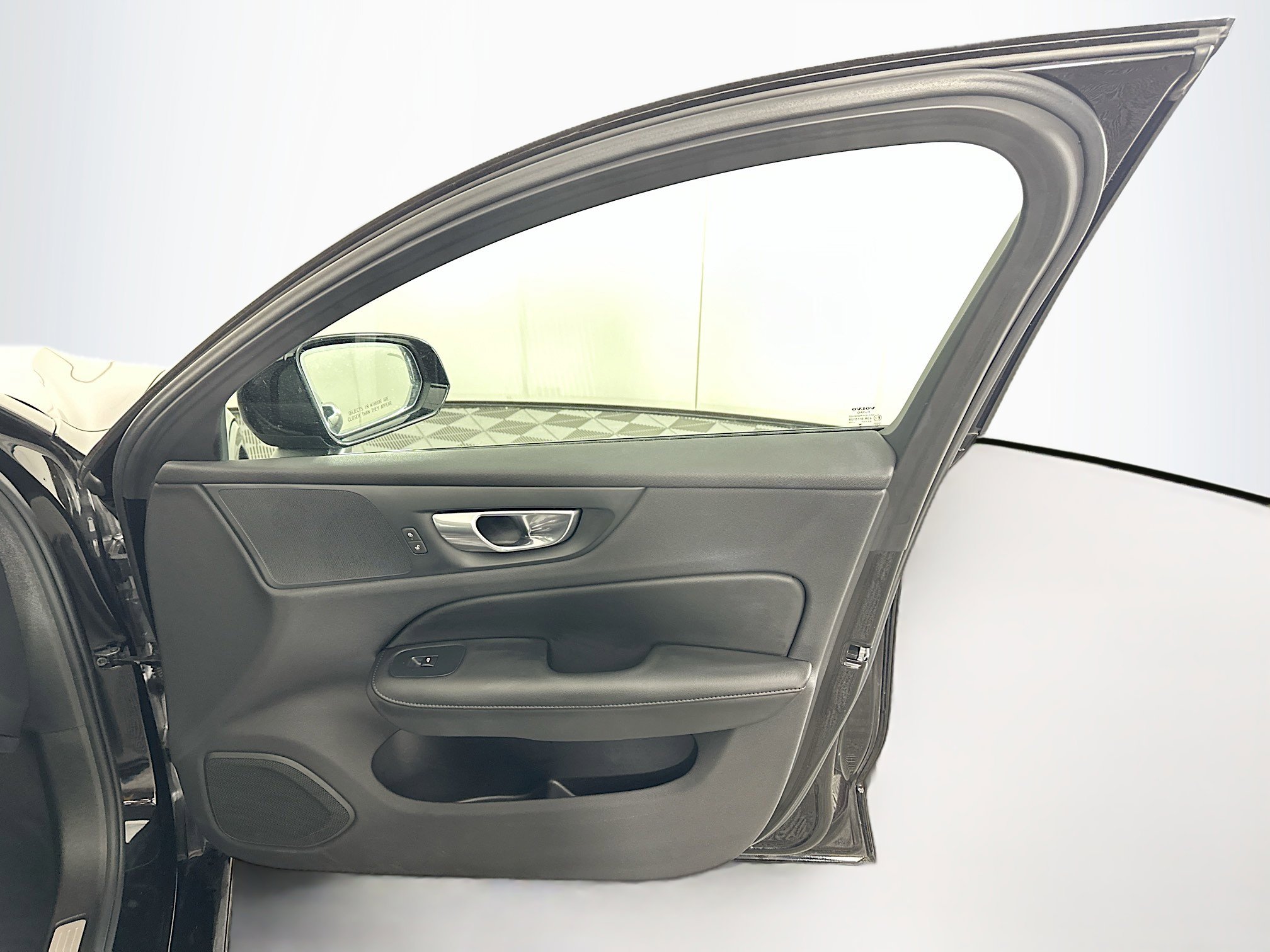 Used 2025 Volvo S60 B5 Plus image 32