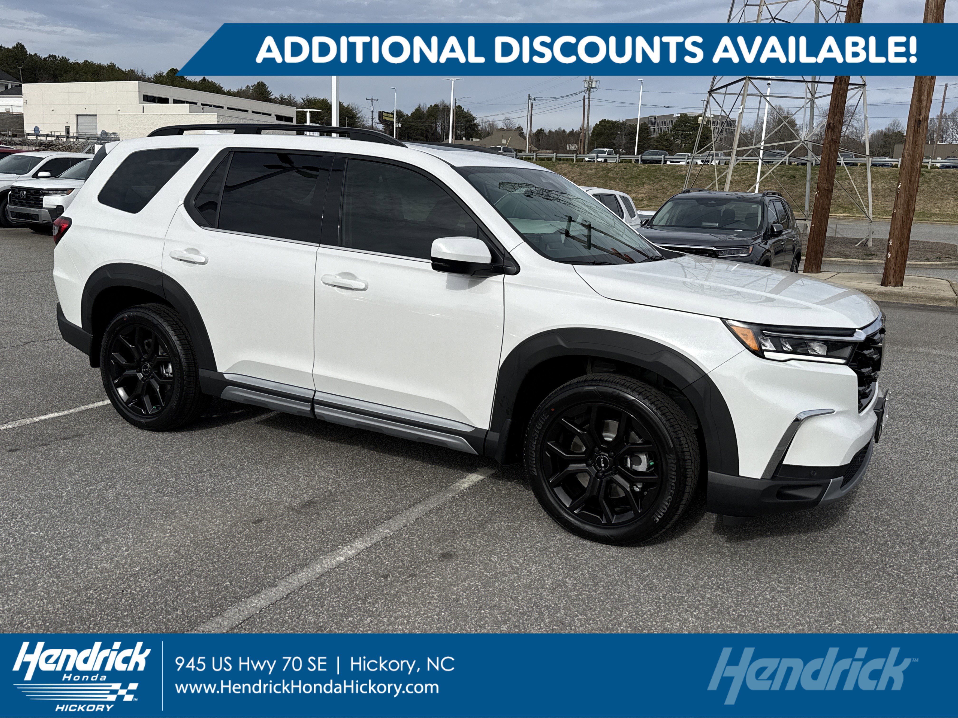 New 2025 Honda Pilot Touring image 1