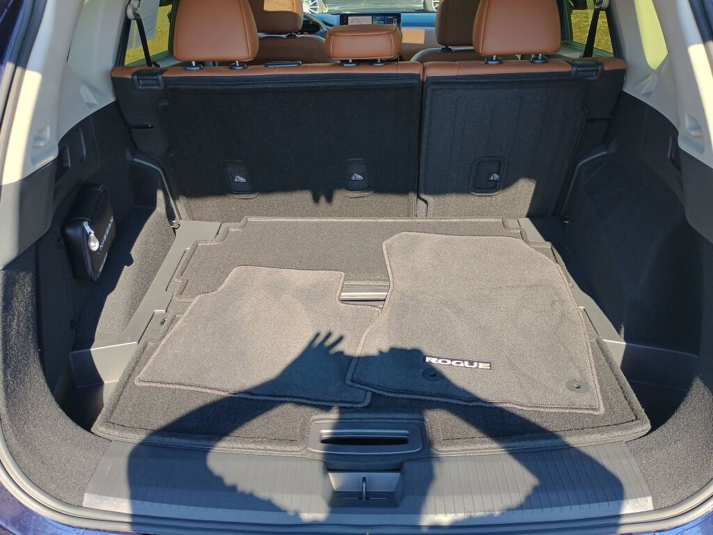 Used 2025 Nissan Rogue Platinum w/ Tech Package image 19