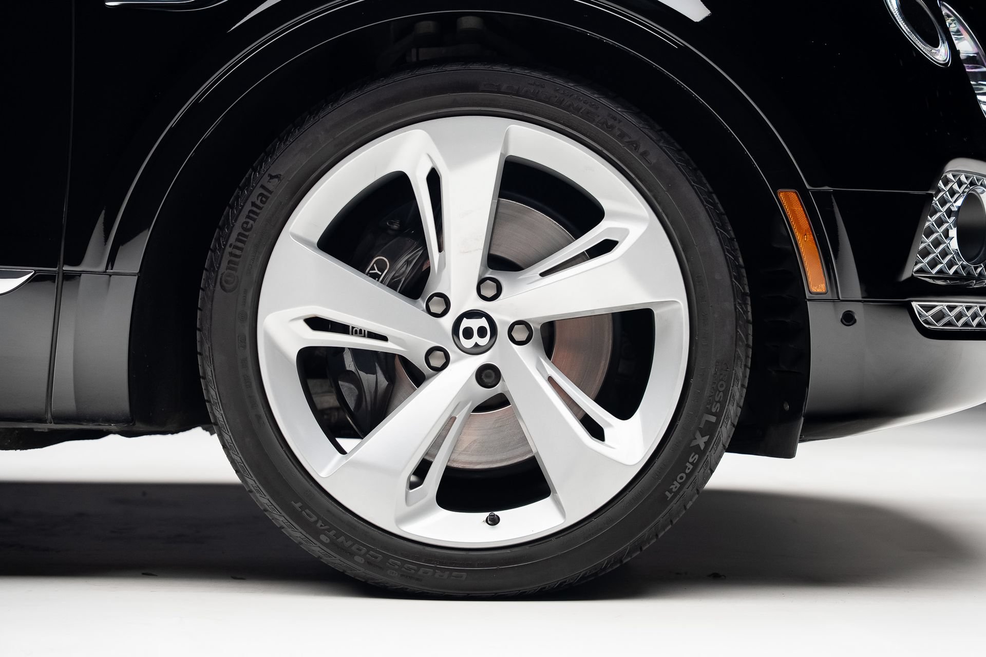 Used 2018 Bentley Bentayga AWD/4WD image 39