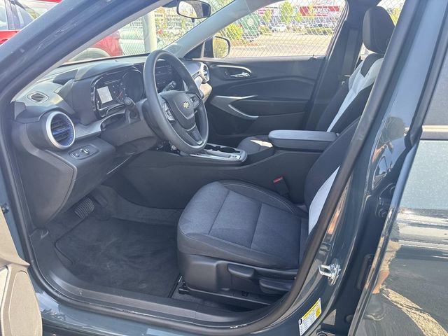 Used 2025 Chevrolet Trax LS w/ LS Convenience Package FWD image 21
