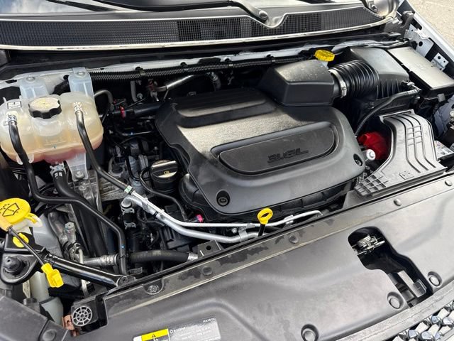 Used 2025 Chrysler Pacifica Limited FWD image 32
