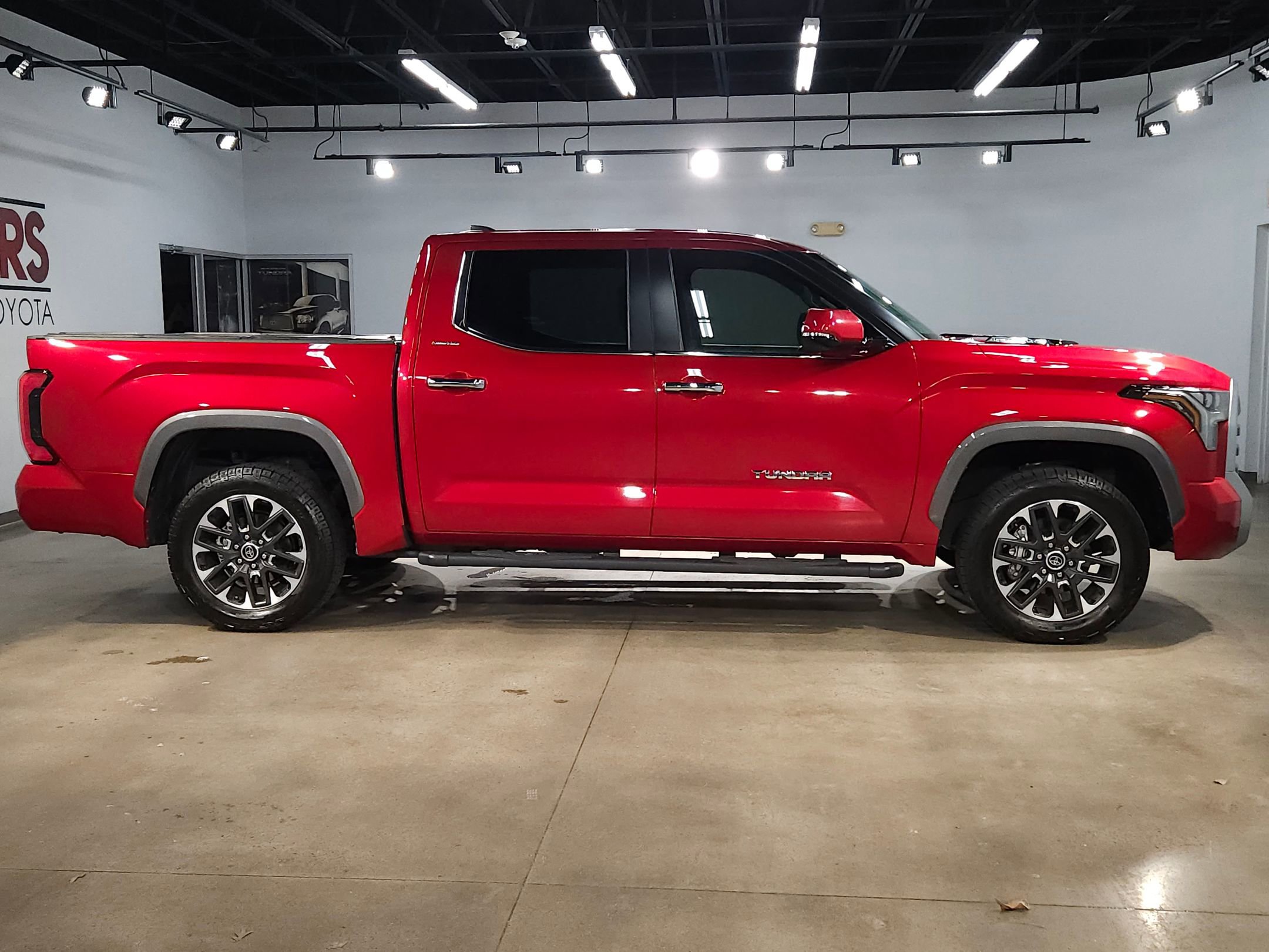 Used 2024 Toyota Tundra Limited image 8