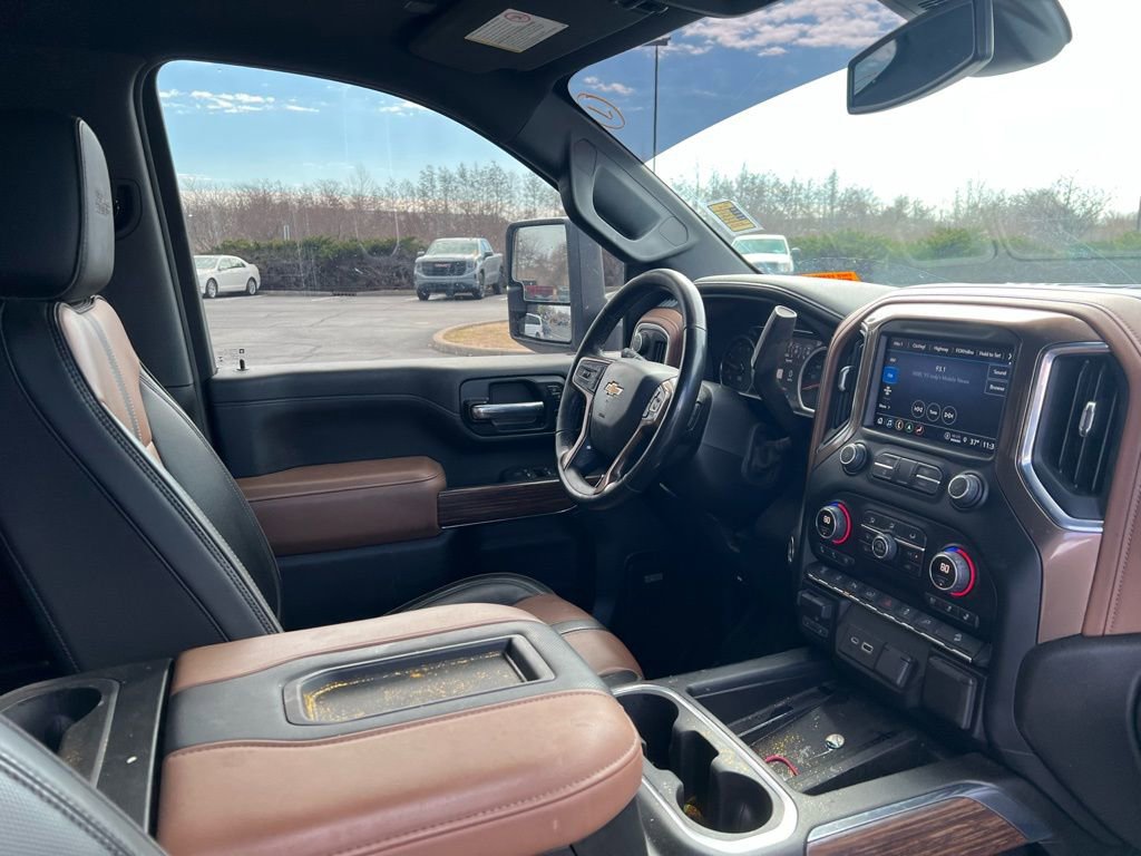 Used 2022 Chevrolet Silverado 2500 High Country w/ Safety Package II image 9