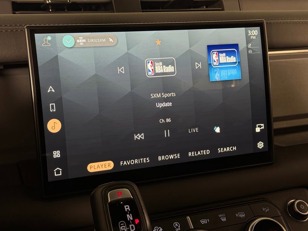 Used 2024 Land Rover Defender 130 X-Dynamic SE image 18