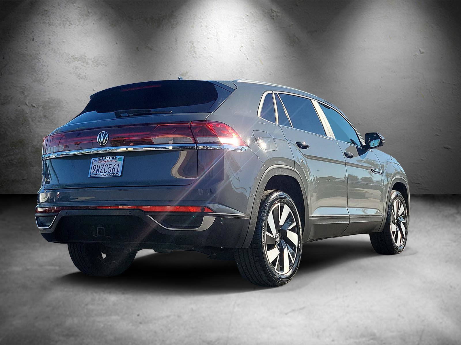 Used 2024 Volkswagen Atlas Cross Sport SE FWD image 3
