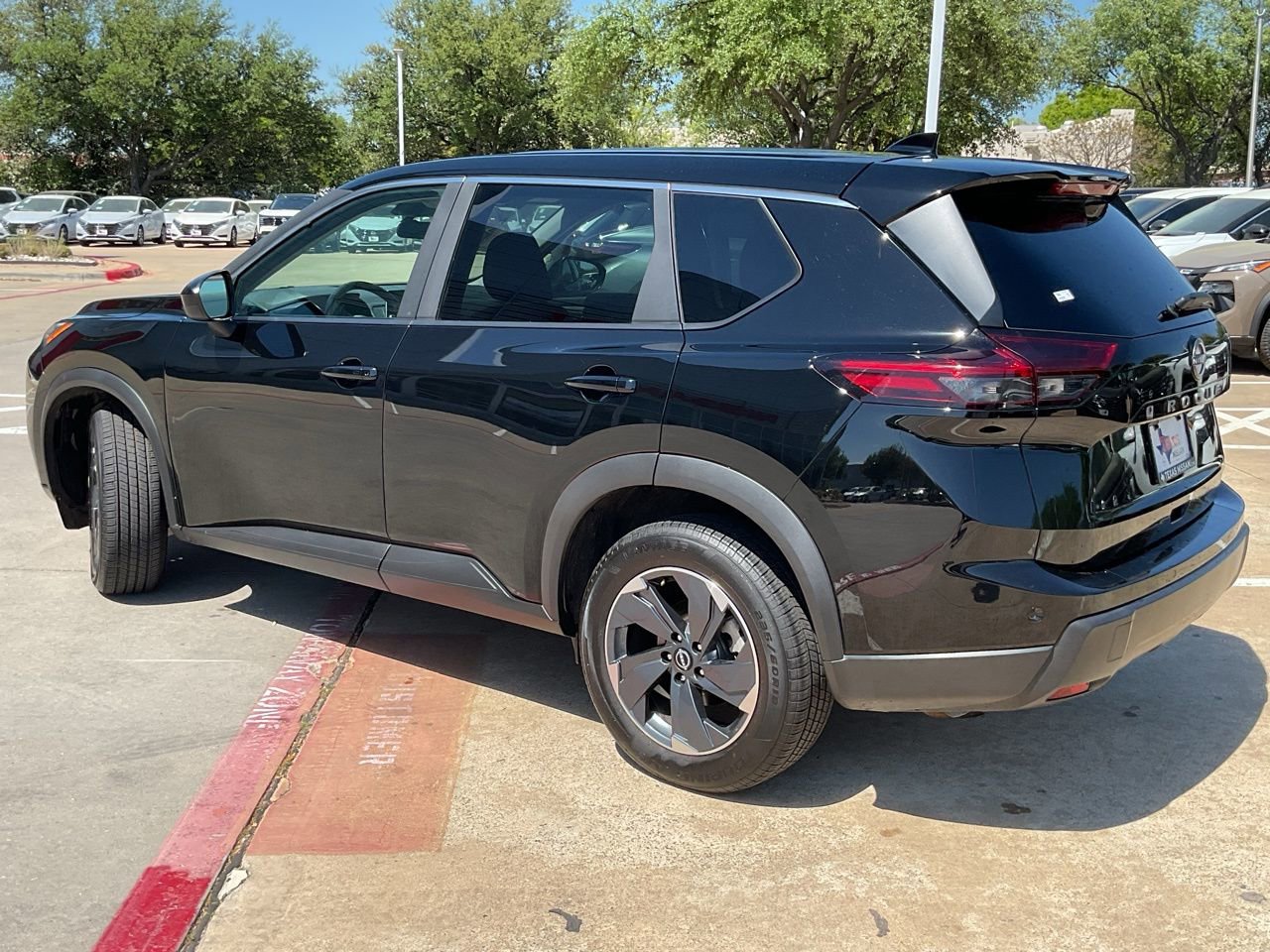 Used 2025 Nissan Rogue SV image 7