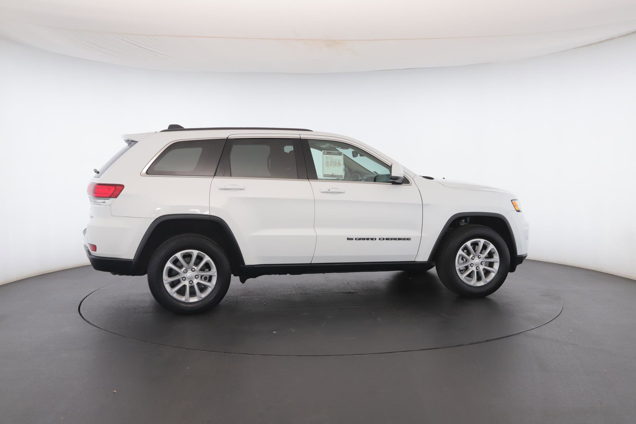 Used 2022 Jeep Grand Cherokee Laredo E image 28