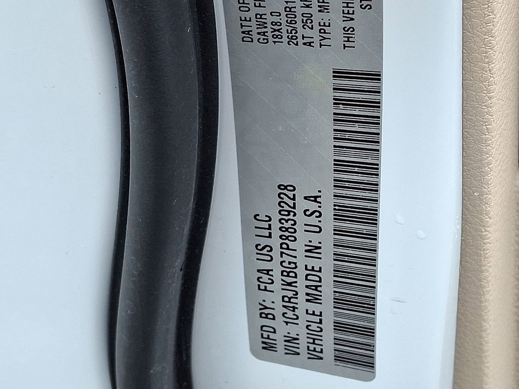 Used 2023 Jeep Grand Cherokee L Limited w/ Luxury Tech Group II image 26