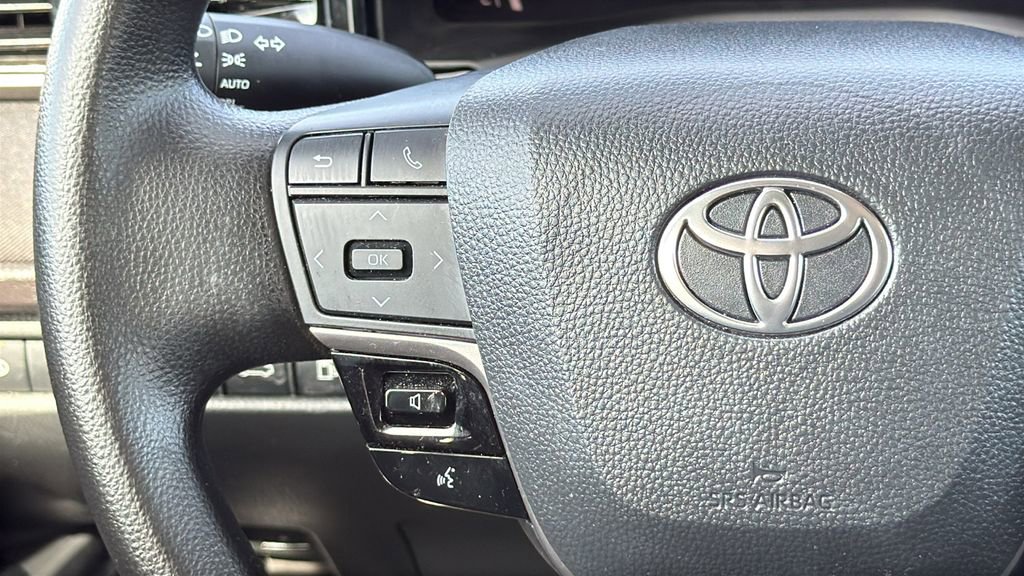 Used 2025 Toyota Camry LE FWD image 21