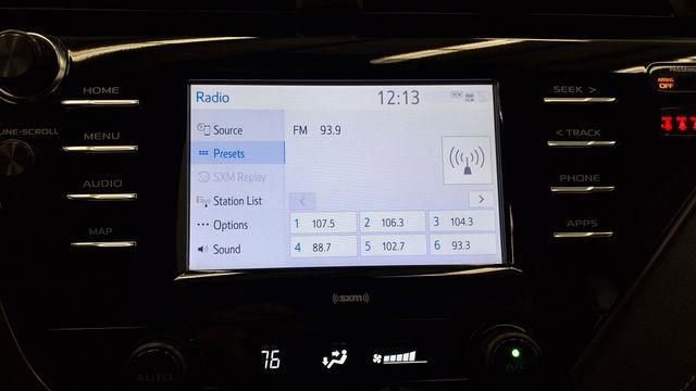 Used 2020 Toyota Camry SE image 25