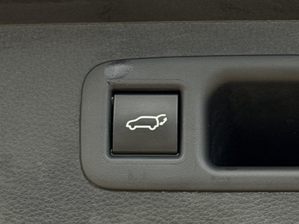 Used 2023 Toyota Highlander Limited FWD image 30