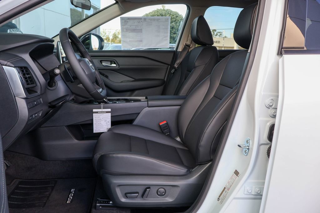 New 2026 Nissan Rogue SV image 7